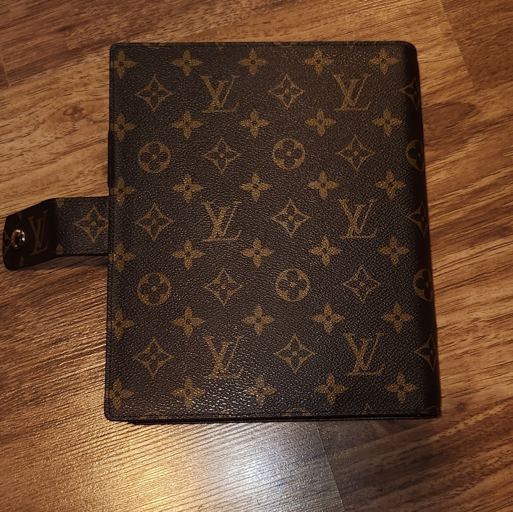Louis Vuitton GM Monogram Ring Agenda - Picture 6 of 16